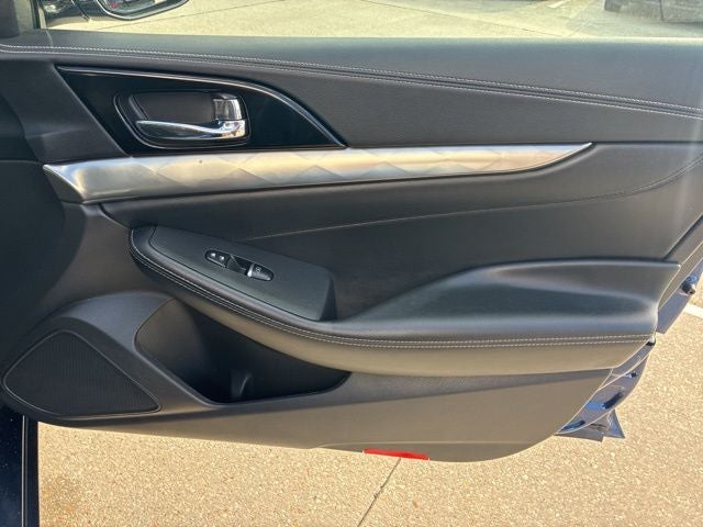 2023 Nissan Maxima SV