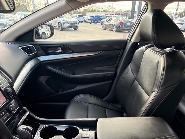 2023 Nissan Maxima SV