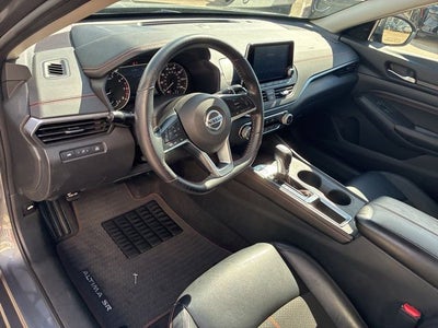 2022 Nissan Altima SR