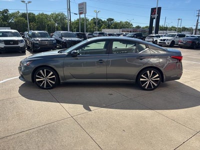 2022 Nissan Altima SR