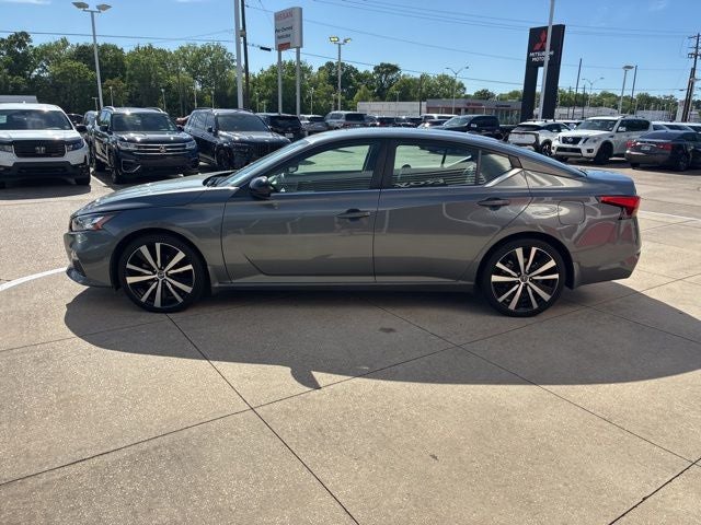 2022 Nissan Altima SR