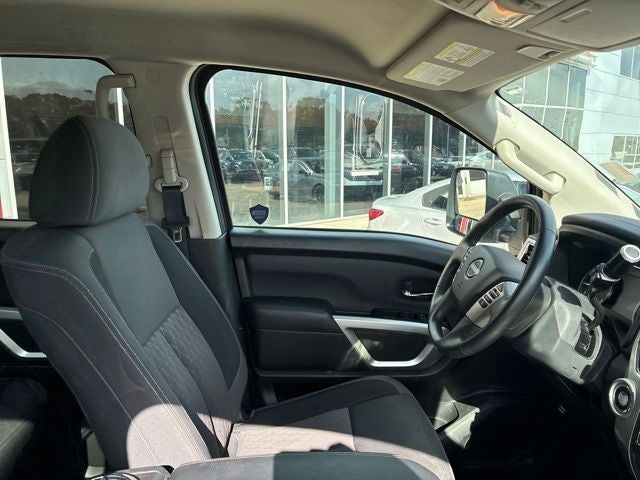 2024 Nissan TITAN Crew Cab SV
