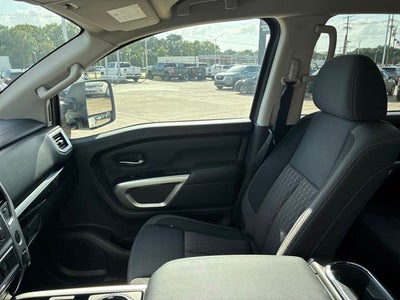 2024 Nissan TITAN Crew Cab SV