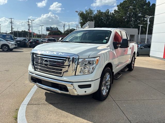 2024 Nissan TITAN Crew Cab SV