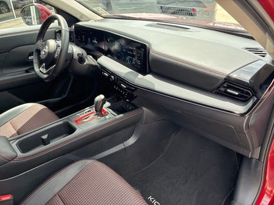 2025 Nissan Kicks SR