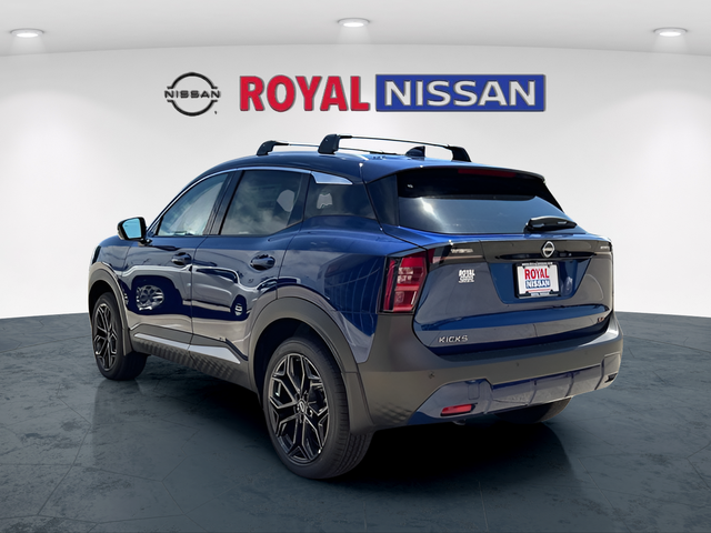 2025 Nissan Kicks SR