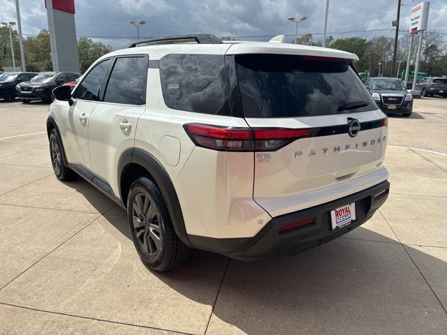2024 Nissan Pathfinder SV