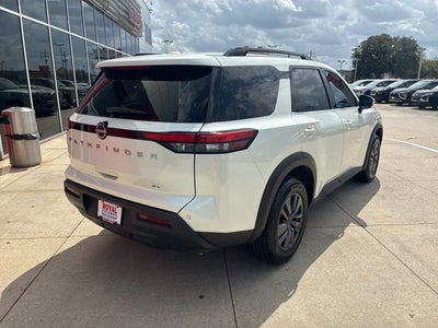 2024 Nissan Pathfinder SV