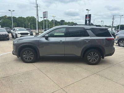 2024 Nissan Pathfinder SV