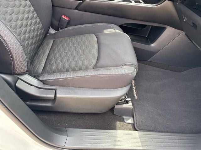 2023 Nissan Pathfinder SV