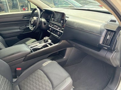 2023 Nissan Pathfinder SV