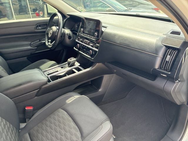 2023 Nissan Pathfinder SV