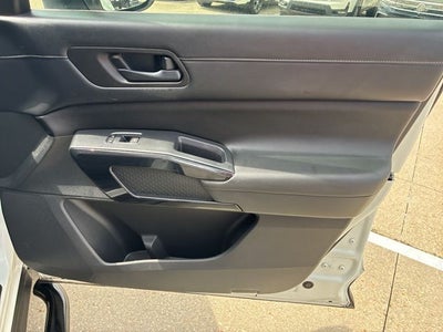 2023 Nissan Pathfinder SV