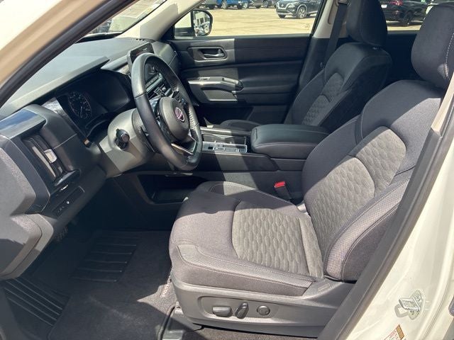 2023 Nissan Pathfinder SV