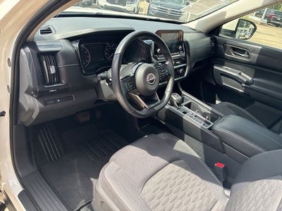 2023 Nissan Pathfinder SV