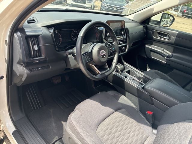 2023 Nissan Pathfinder SV