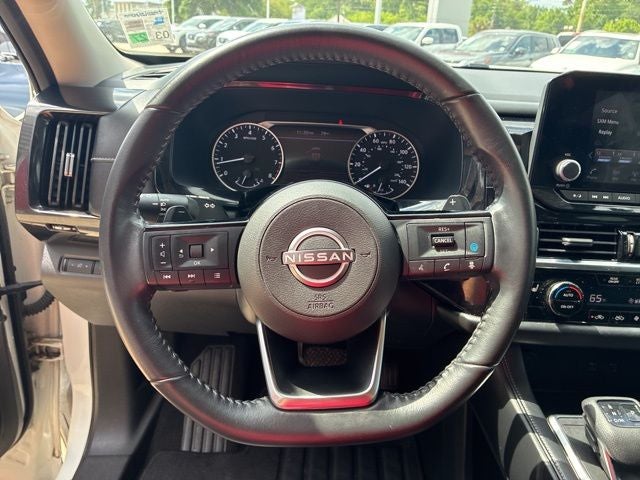 2023 Nissan Pathfinder SV