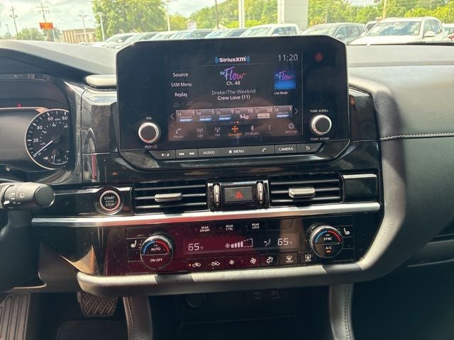 2023 Nissan Pathfinder SV