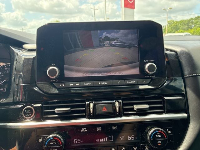 2023 Nissan Pathfinder SV