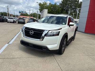 2023 Nissan Pathfinder SV