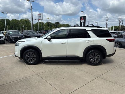 2023 Nissan Pathfinder SV