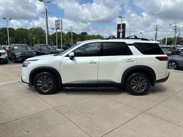 2023 Nissan Pathfinder SV