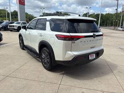 2023 Nissan Pathfinder SV