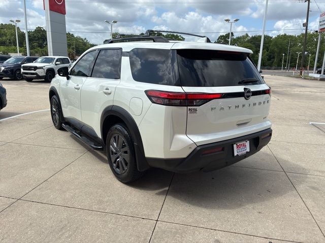 2023 Nissan Pathfinder SV