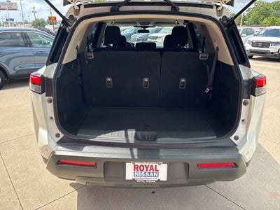 2023 Nissan Pathfinder SV