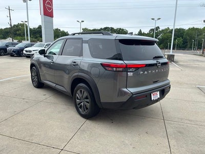 2024 Nissan Pathfinder SV