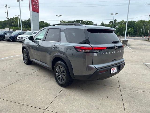 2024 Nissan Pathfinder SV