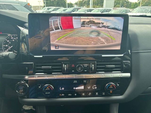 2026 Nissan Pathfinder SV