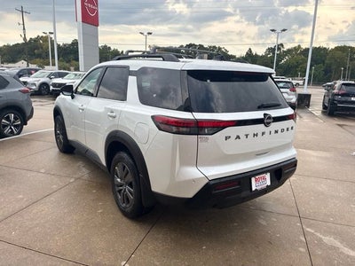 2026 Nissan Pathfinder SV