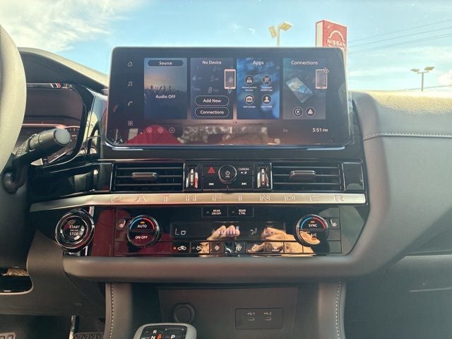 2026 Nissan Pathfinder SV