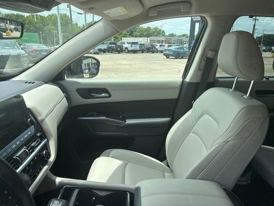 2025 Nissan Pathfinder SL