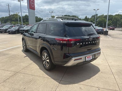 2025 Nissan Pathfinder SL