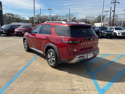 2024 Nissan Pathfinder SL