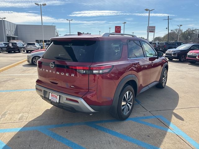 2024 Nissan Pathfinder SL