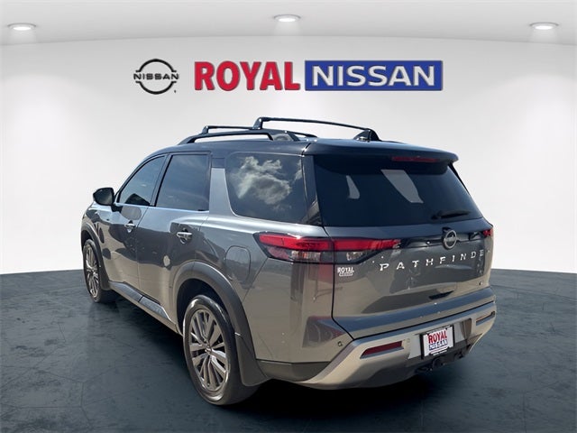 2023 Nissan Pathfinder SL