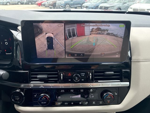 2026 Nissan Pathfinder SL