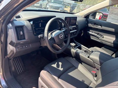 2026 Nissan Pathfinder SL