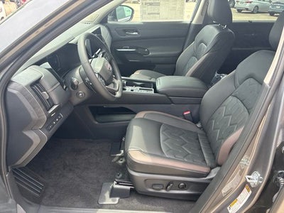 2026 Nissan Pathfinder Platinum