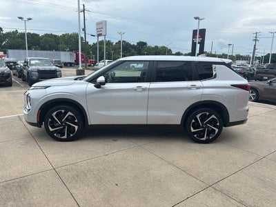 2024 Mitsubishi Outlander SE