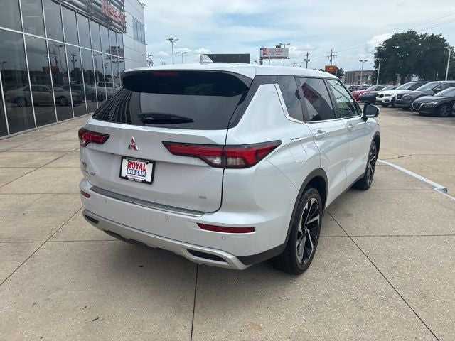 2024 Mitsubishi Outlander SE