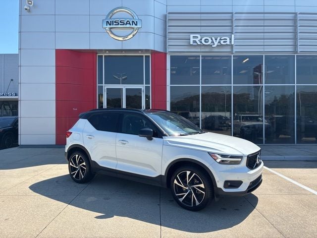 2020 Volvo XC40 T5 R-Design AWD's photo
