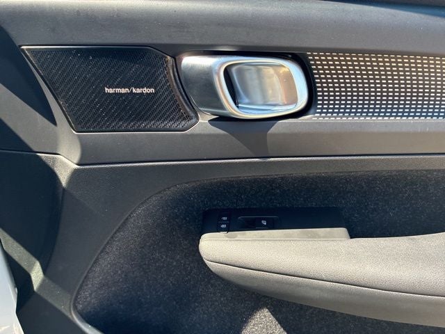 2020 Volvo XC40 R-Design