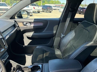 2020 Volvo XC40 R-Design
