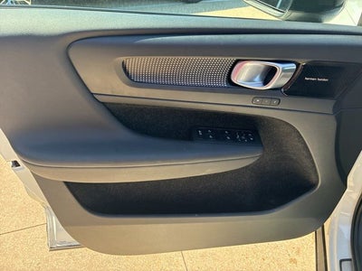 2020 Volvo XC40 R-Design